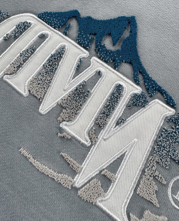 Divin By Divin Mountain Peak Crewneck