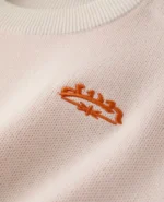 Pull en maille Divin By Divin Desert White à motif blason (5)